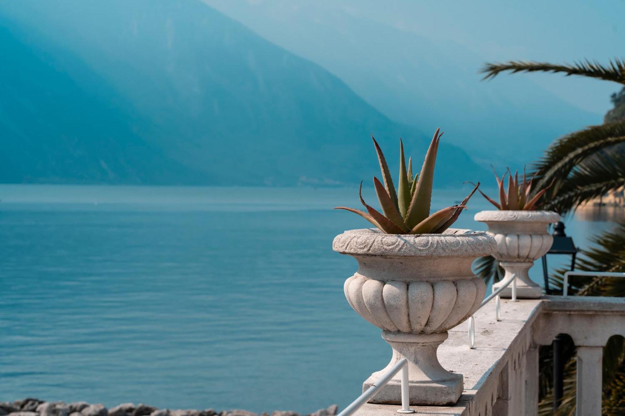 Bellavista Lakefront Hotel & Apartments Riva del Garda Luaran gambar