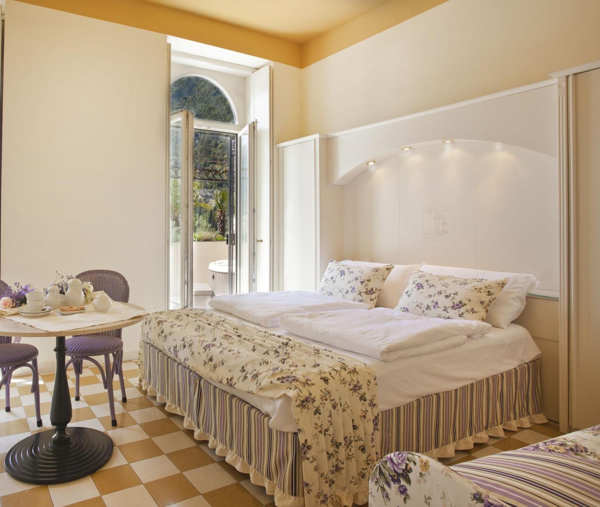 Bellavista Lakefront Hotel & Apartments Riva del Garda Luaran gambar