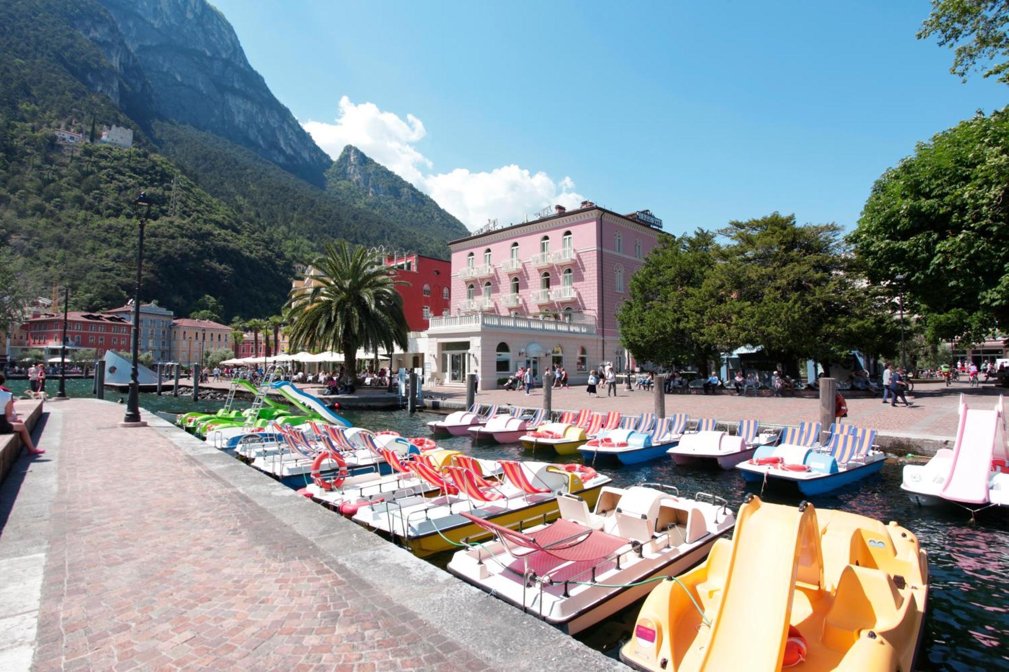 Bellavista Lakefront Hotel & Apartments Riva del Garda Luaran gambar