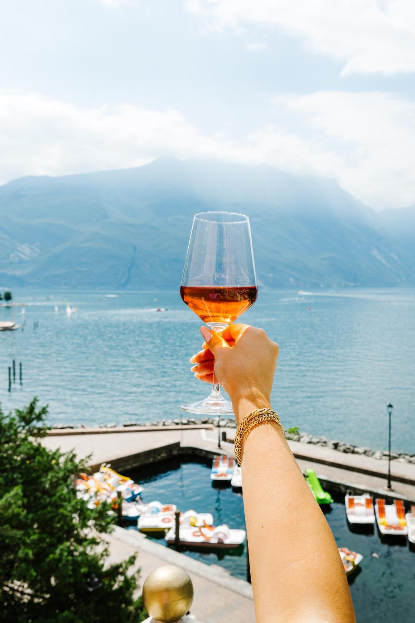 Bellavista Lakefront Hotel & Apartments Riva del Garda Luaran gambar