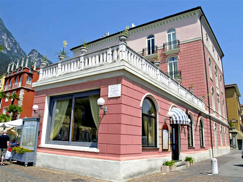 Bellavista Lakefront Hotel & Apartments Riva del Garda Luaran gambar
